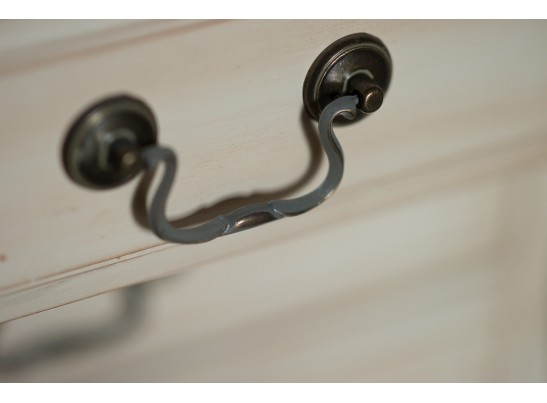 Комод с тремя дверками ST9344 (белая карамель)