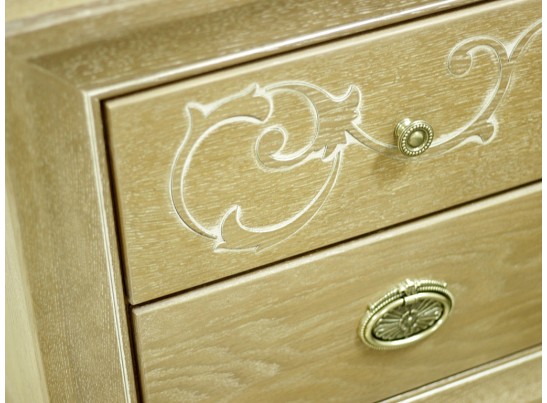 Комод Соната с 3 ящиками и декором ММ-283-04