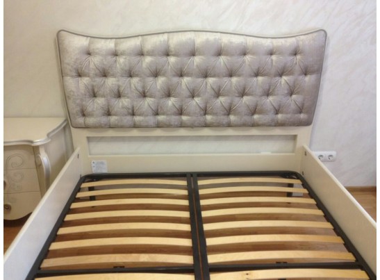 Кровать Луиза без каркаса с декором и мягким изголовьем 160х200 ММ-227-02/16Б-1