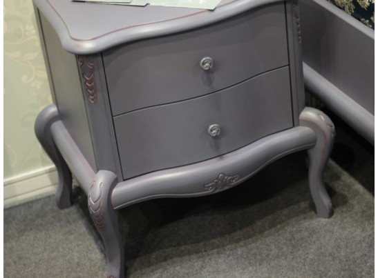 Тумба прикроватная Мокко с двумя ящиками и витиеватой резьбой ММ-316-03