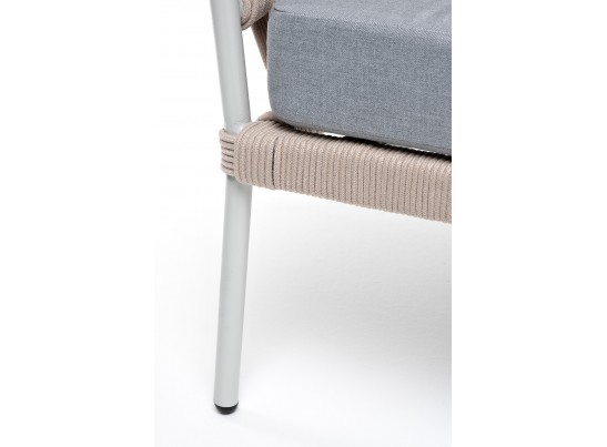 "Диего" кресло плетеное из роупа, каркас алюминий светло-серый (RAL7035) муар, роуп бежевый круглый, ткань светло-серая в Набережных Челнах