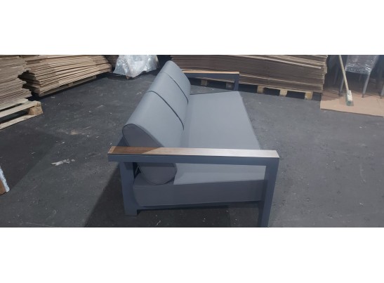 "Гранада" диван трехместный, каркас из алюминия, подлокотники HPL дуб в Набережных Челнах