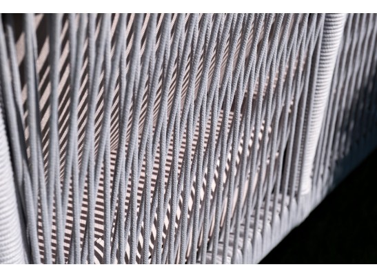 "Канны" диван 2-местный плетеный из роупа, каркас алюминий белый муар, роуп светло-серый круглый, ткань серая 017 в Набережных Челнах