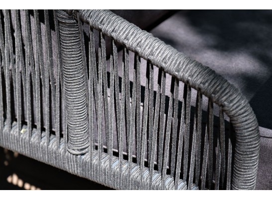 "Канны" диван 2-местный плетеный из роупа, каркас алюминий темно-серый (RAL7024) муар, роуп темно-серый круглый, ткань темно-серая 027 в Набережных Челнах
