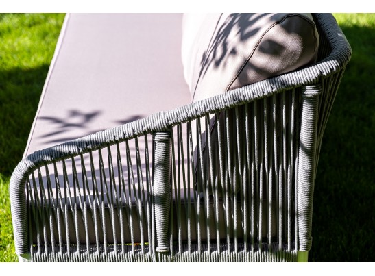 "Канны" диван 2-местный плетеный из роупа, каркас алюминий белый, роуп светло-серый, ткань светло-серая в Набережных Челнах