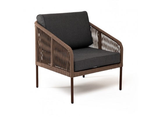 "Канны" кресло плетеное из роупа, каркас алюминий коричневый (RAL8016) муар, роуп коричневый круглый, ткань темно-серая 027 в Набережных Челнах