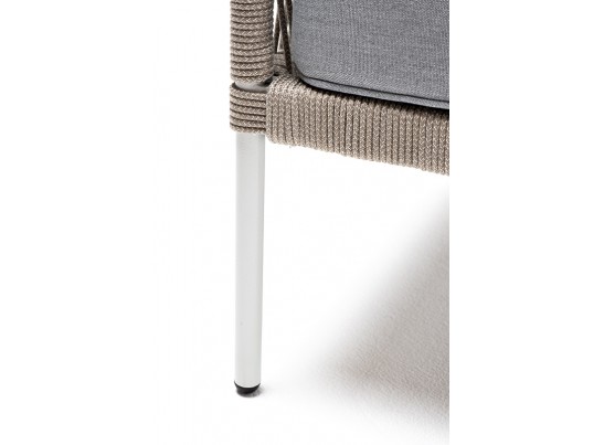 "Канны" кресло плетеное из роупа, каркас алюминий светло-серый (RAL7035) муар, роуп серый меланж круглый, ткань светло-серая в Набережных Челнах