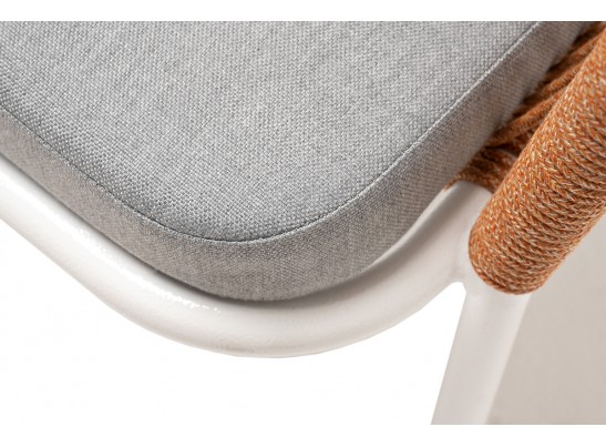 "Лион" стул плетеный из роупа, каркас из стали светло-серый (RAL7035) муар, роуп оранжевый меланж круглый, ткань светло-серая в Набережных Челнах