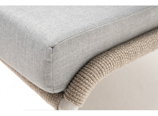 "Милан" кресло плетеное из роупа, каркас алюминий светло-серый (RAL7035) муар, роуп серый меланж круглый, ткань светло-серая в Набережных Челнах