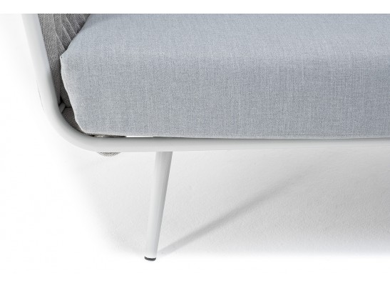 "Монако" диван 2-местный плетеный из роупа, каркас алюминий светло-серый (RAL7035) муар, роуп светло-серый 40 мм, ткань светло-серая в Набережных Челнах