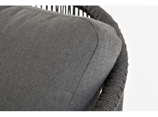 "Верона" кресло плетеное из роупа, каркас алюминий темно-серый (RAL7024) муар, роуп темно-серый круглый, ткань темно-серая 027 в Набережных Челнах