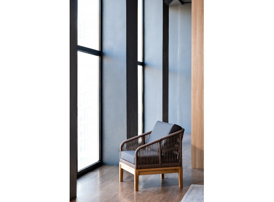 "Канны" кресло плетеное из роупа, основание дуб, роуп коричневый круглый, ткань темно-серая 027 в Набережных Челнах