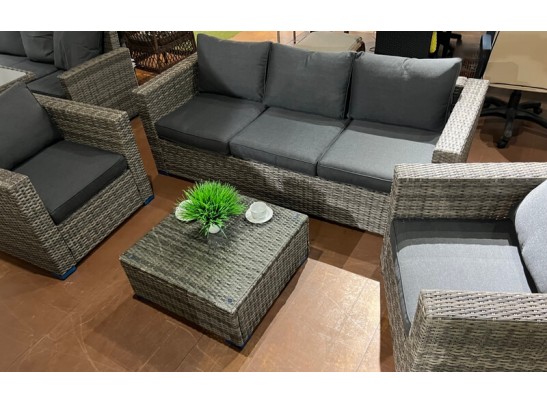 Лаунж-зона KARL с трёхместным диваном (серая) в Набережных Челнах