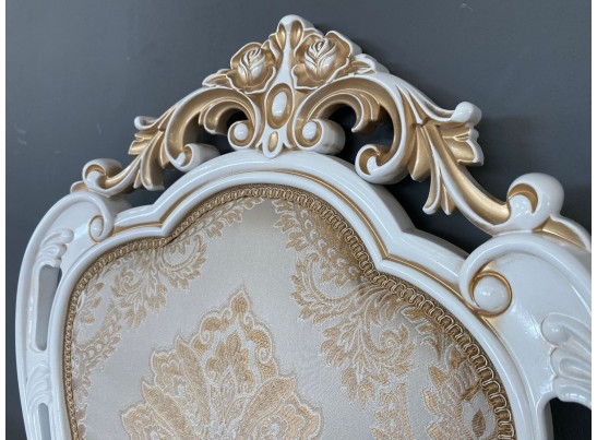 Стул Розалия с подлокотниками (белый, патина золото)