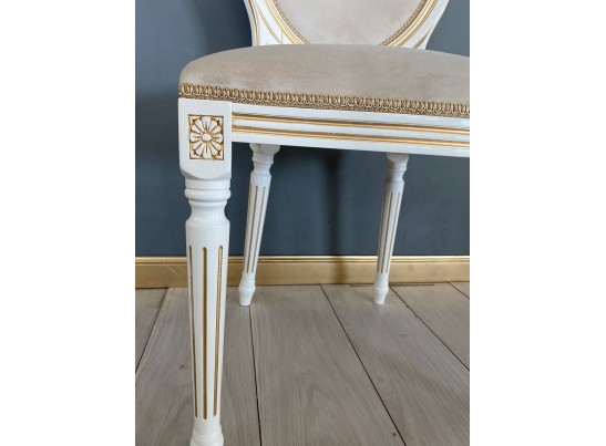 Стул Медальон (белый, патина золото)