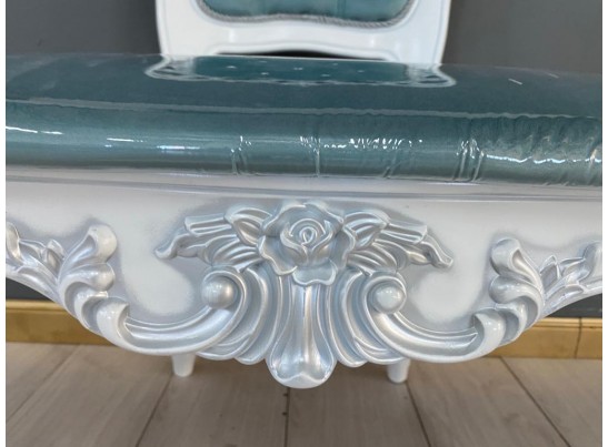 Стул Роза с каретной стяжкой (белый, патина серебро)