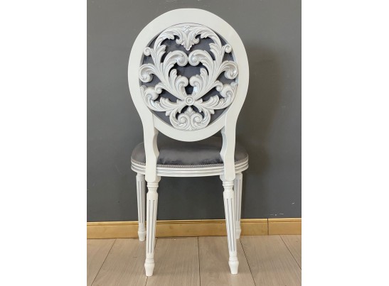 Стул с декоративной спинкой Медальон Винтаж (белый, патина серебро)