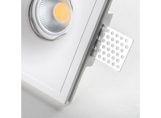 Светильник встраиваемый гипсовый скрытой установки д/гипсокартонного потолка с малозаметной фиксирующей пружиной MR16 GU10 Anello 002000 в Набережных Челнах