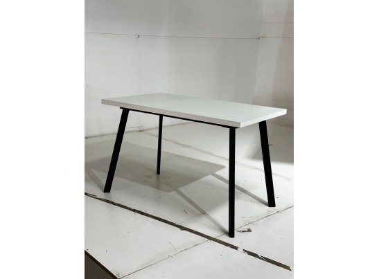 Стол ФИН 120 Белый, стекло/ Черный каркас в Набережных Челнах