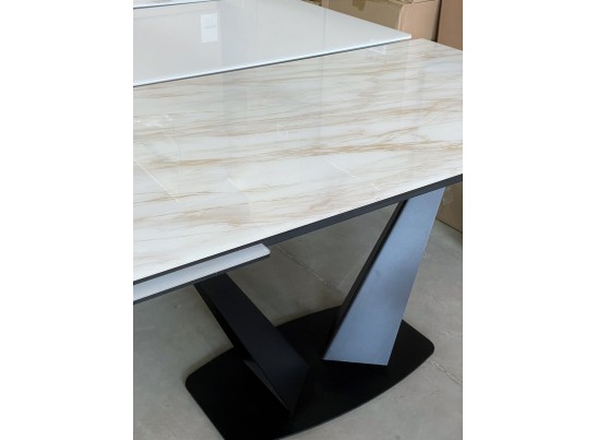 Стол Ниагара 160 Бежевый мрамор, стекло / черный каркас в Набережных Челнах